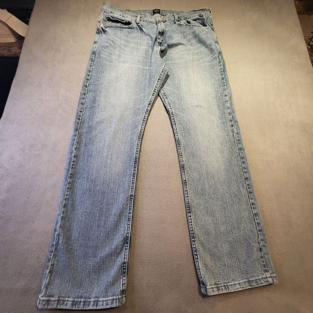 Nautica Jeans Mens Sz 36x31 Straight Leg Relaxed Fit Jeans Distressed Denim